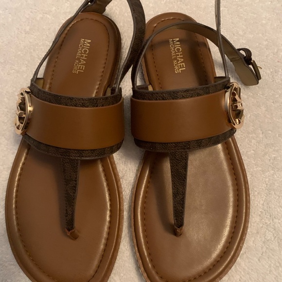 Cute comfy sandals - Picture 1 of 7